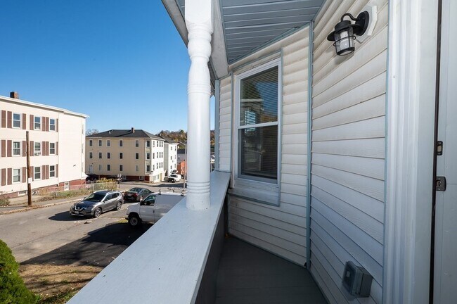 13 Seward St-Unit -2 in Worcester, MA - Building Photo - Building Photo