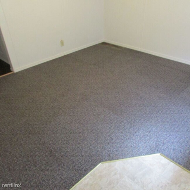 1911A Smelter Ave in Black Eagle, MT - Building Photo - Building Photo