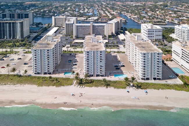 3221 S Ocean Blvd in Highland Beach, FL - Building Photo - Building Photo