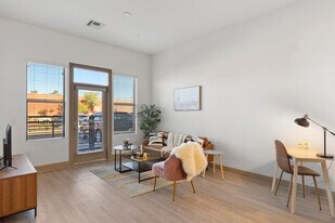 555 N College Ave in Tempe, AZ - Building Photo