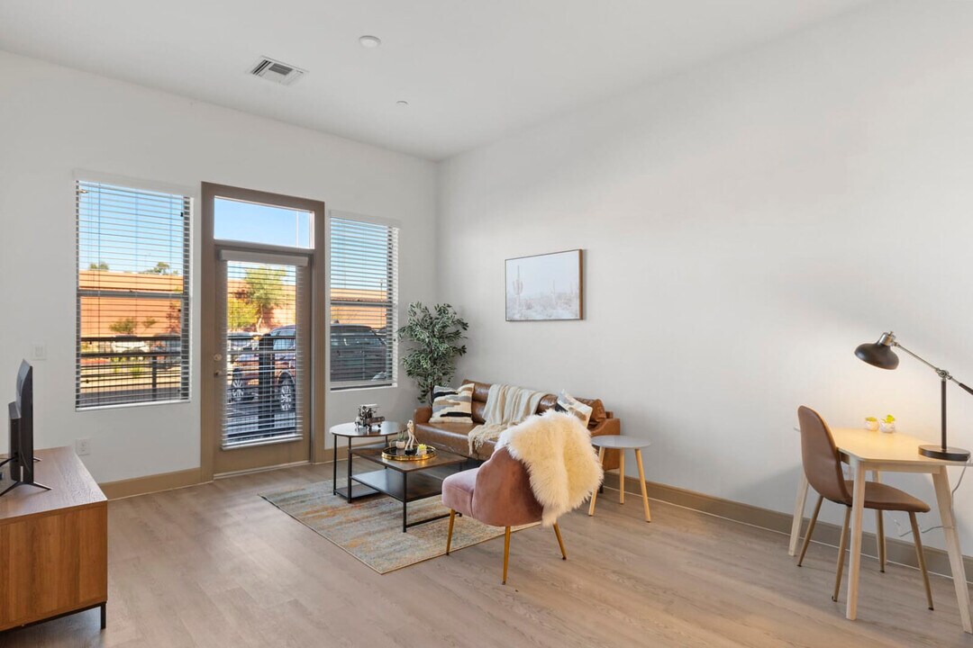 555 N College Ave in Tempe, AZ - Building Photo