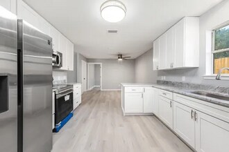 125 Castle Rd in Mary Esther, FL - Building Photo - Building Photo