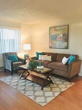 311 Caliente Cir in San Leandro, CA - Building Photo - Building Photo