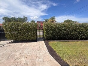 1700 SW 16th Ter in Miami, FL - Building Photo - Building Photo