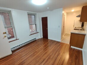 834 Christian St, Unit 3rd FL in Philadelphia, PA - Building Photo - Building Photo