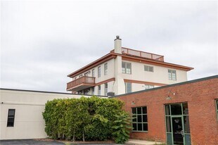 945 Westminster St in Providence, RI - Building Photo