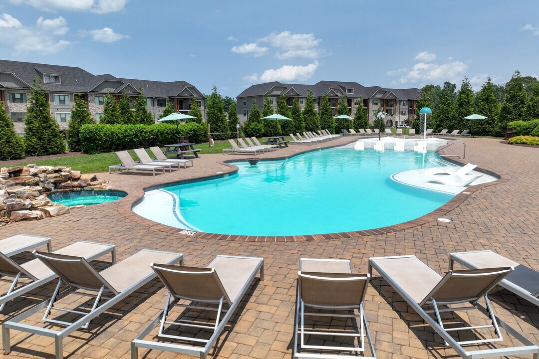 Palisades at Hunters Creek in Forest, VA - Building Photo