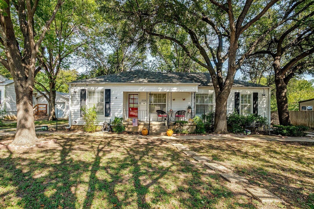 3924 Bryce Ave in Fort Worth, TX - Building Photo