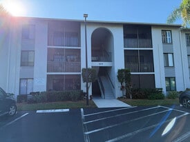 9470 Green Cypress Ln in Ft. Myers, FL - Building Photo