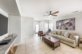 39676 Somerset Ave in Palm Desert, CA - Foto de edificio - Building Photo