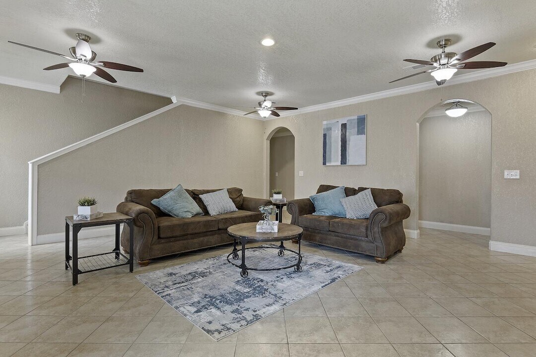 7559 Glen Mont Dr in San Antonio, TX - Foto de edificio