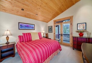 985 Forest Mountain Dr in South Lake Tahoe, CA - Building Photo - Building Photo