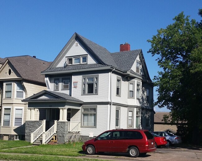 712 E 1st St Apartments and Nearby Duluth Apartments For Rent Duluth, MN