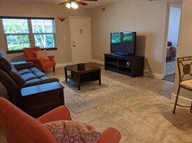 10034 64th Ave N, Unit 5 in St. Petersburg, FL - Building Photo