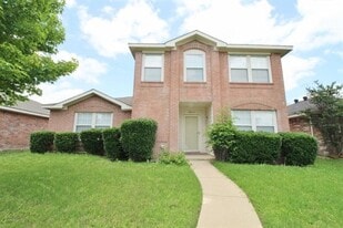 2415 Mallory Ln in Lancaster, TX - Building Photo