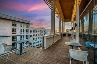 Luxia Gallery House in Farmers Branch, TX - Foto de edificio - Building Photo