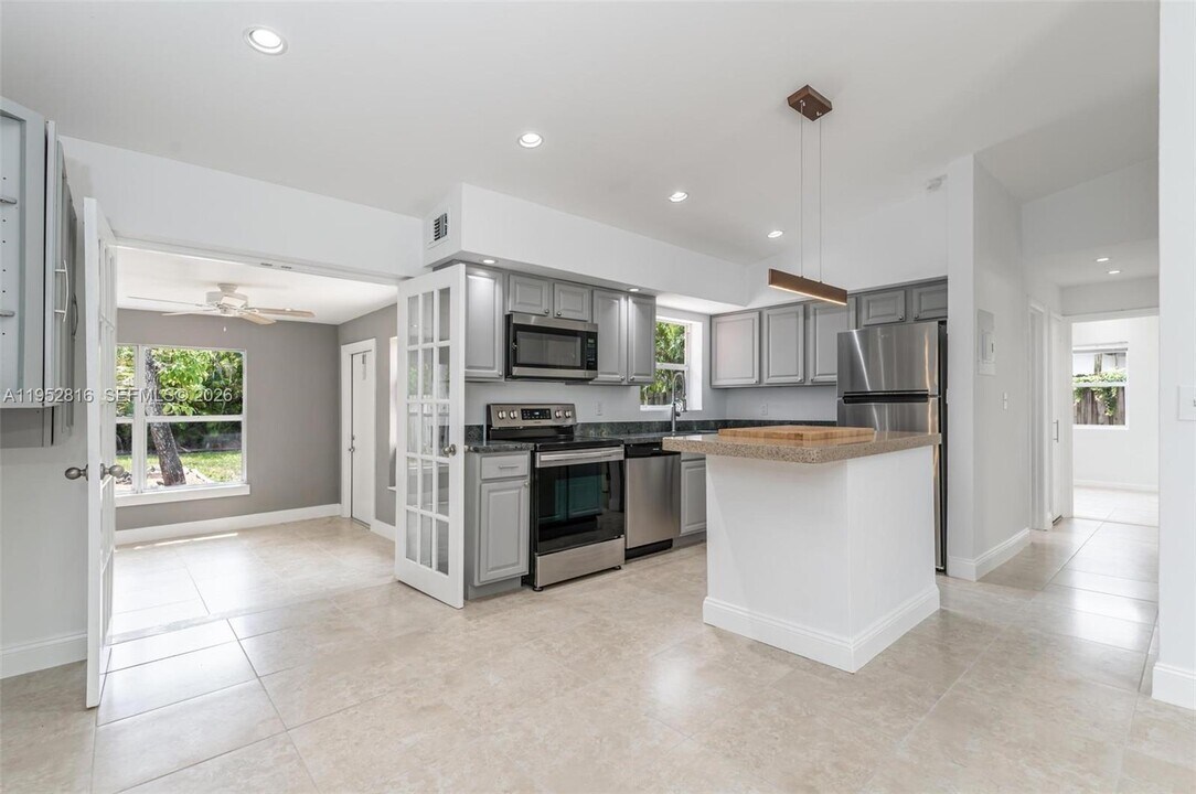 1032 SW 22nd Terrace in Fort Lauderdale, FL - Building Photo