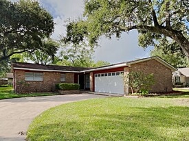 10322 Antrim Ln in La Porte, TX - Building Photo