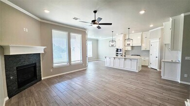 19108 Grove Pkwy in Edmond, OK - Foto de edificio - Building Photo