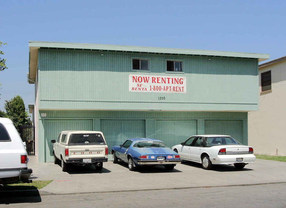 1255 W 19th St in Long Beach, CA - Building Photo