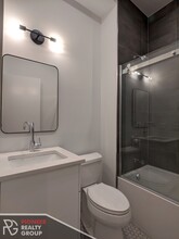 2121 W Belmont Ave, Unit 2F in Chicago, IL - Building Photo - Building Photo