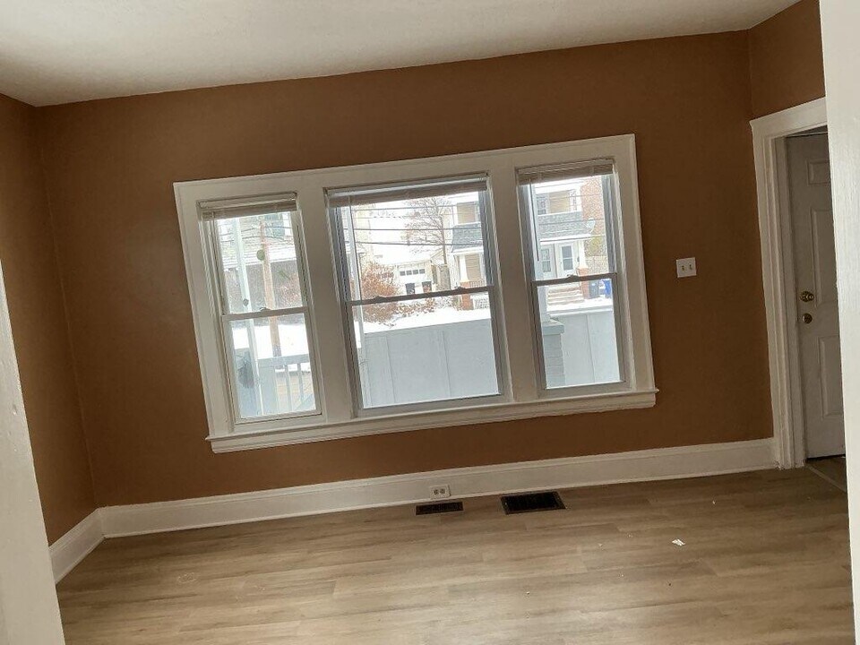 4233 Valley Rd in Cleveland, OH - Building Photo