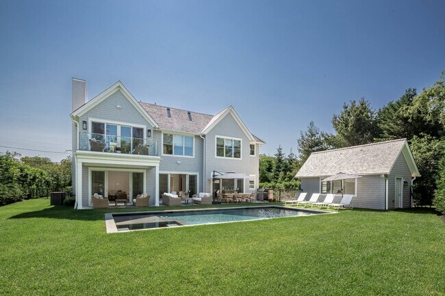 82 Halsey Ln