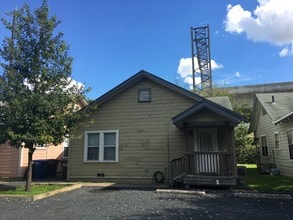713 E Elmira St in San Antonio, TX - Foto de edificio - Building Photo