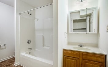 Fountainview Apartments & Townhomes in Hagerstown, MD - Building Photo - Building Photo