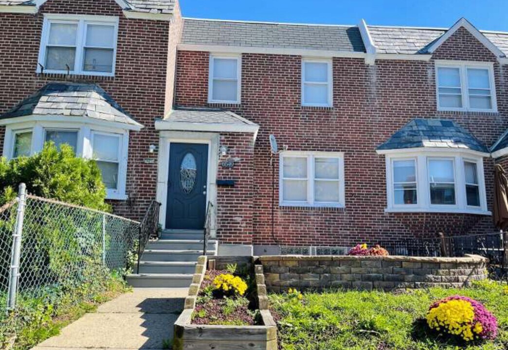 6549 N Gratz St in Philadelphia, PA - Building Photo