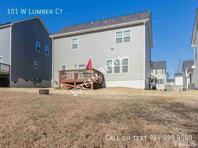 101 W Lumber Ct in Clayton, NC - Foto de edificio - Building Photo