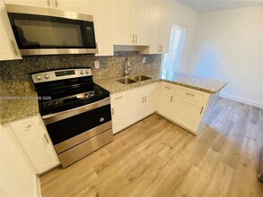 915 NW 59th St in Miami, FL - Building Photo - Building Photo