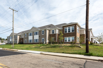 Wellness Village in Canton, OH - Foto de edificio - Building Photo