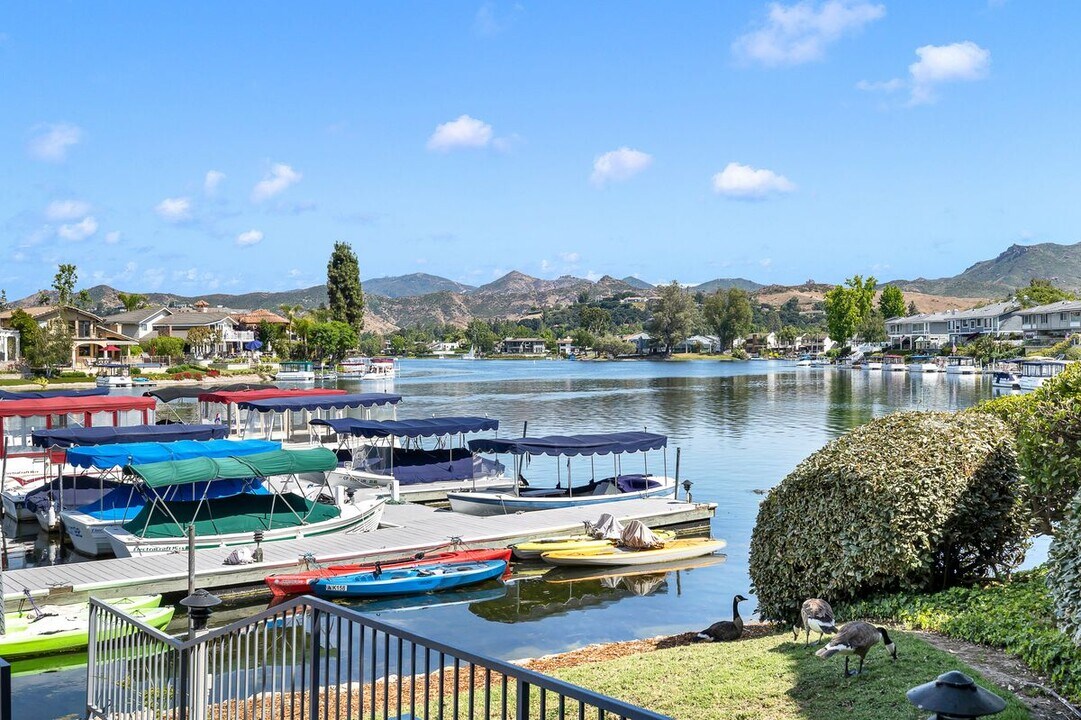 1184 S Westlake Blvd in Westlake Village, CA - Building Photo