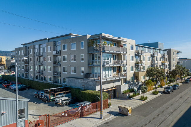 Harbor Walk in Oakland, CA - Building Photo - Building Photo