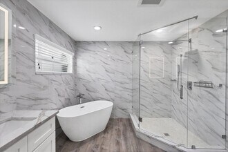 618 Eastpointe Ct in Sarasota, FL - Building Photo - Building Photo