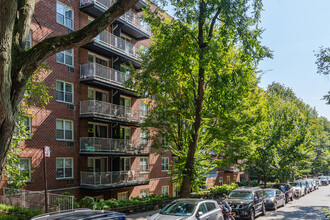 Cara Terrace in Kew Gardens, NY - Foto de edificio - Building Photo