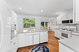 129 Oneck Ln in Westhampton Beach, NY - Building Photo - Building Photo