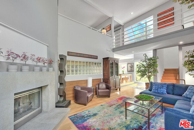 property at 7943 Willow Glen Rd