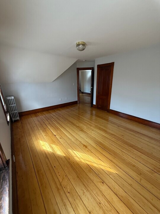 68 Willow Ave, Unit 2 in Somerville, MA - Building Photo