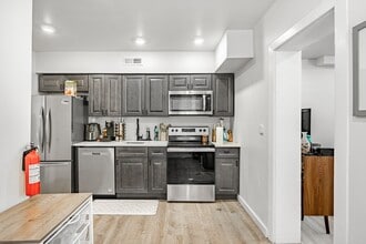 324-326-326 Darby Rd in Havertown, PA - Building Photo - Building Photo