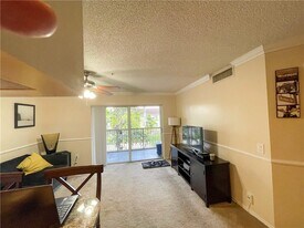 470 S Park Rd, Unit 306 in Hollywood, FL - Building Photo