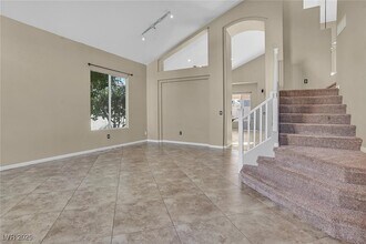 385 Blackstone River Ave in Las Vegas, NV - Building Photo - Building Photo