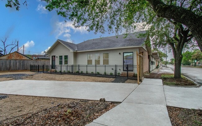 property at 4006 Navigation Blvd