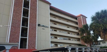 1101 Crystal Lake Dr-Unit -401 in Pompano Beach, FL - Building Photo - Building Photo