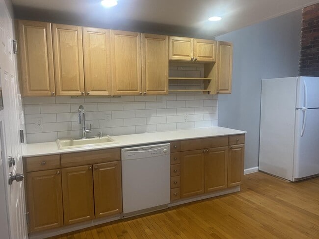 94 4th Ave in Bay Shore, NY - Building Photo - Building Photo