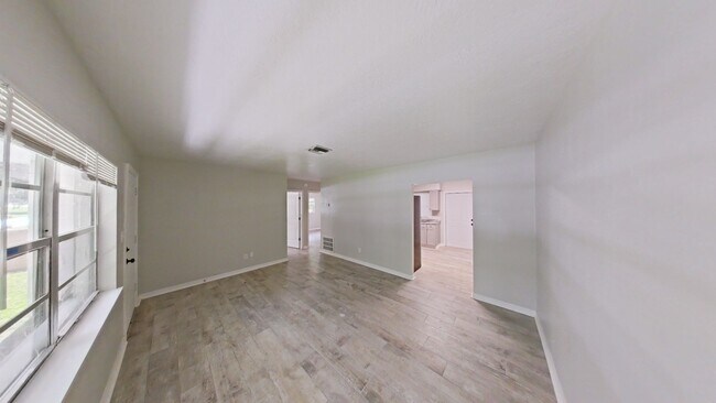 1644 NE 16th Ave in Ocala, FL - Foto de edificio - Building Photo