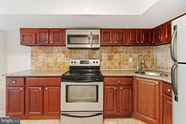 1729 Fontain St in Philadelphia, PA - Foto de edificio - Building Photo