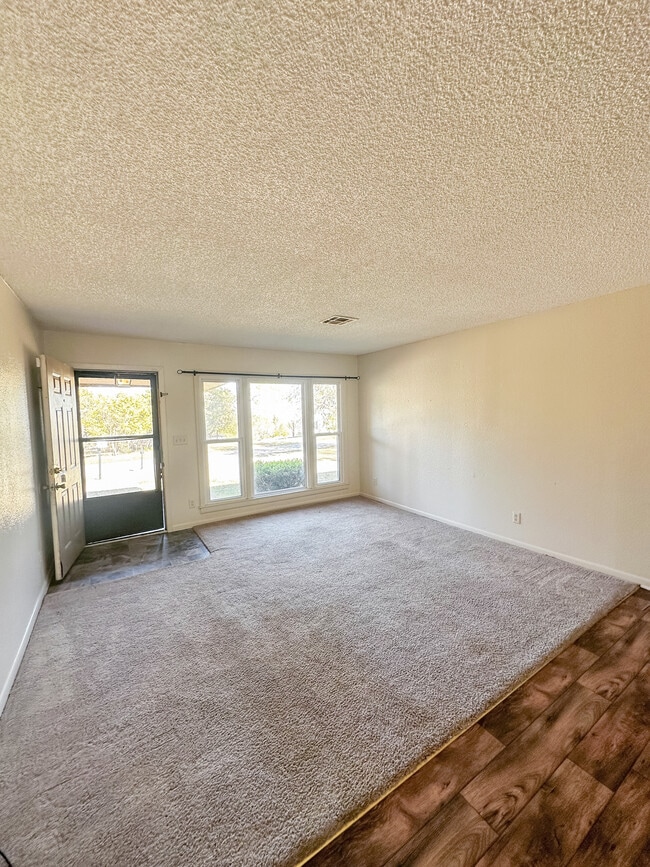 924 NW Runyon Rd in Lawton, OK - Building Photo - Building Photo