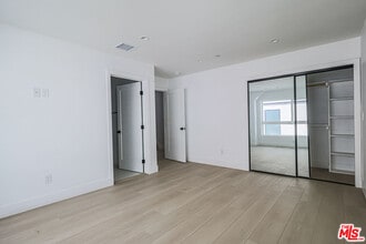 11810 Gilmore St in Los Angeles, CA - Building Photo - Building Photo